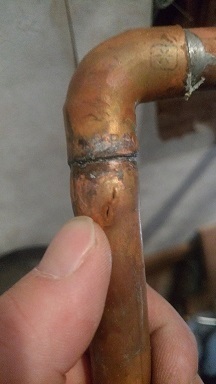 16　配管破損状況.jpg