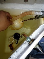 トイレ漏水状態.jpg